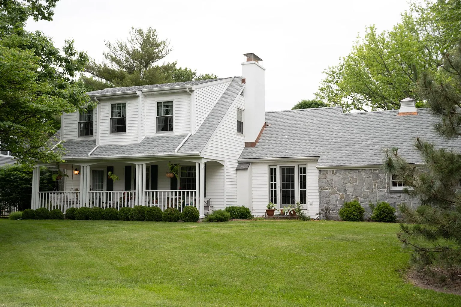35 Lake Park Rd photo 1