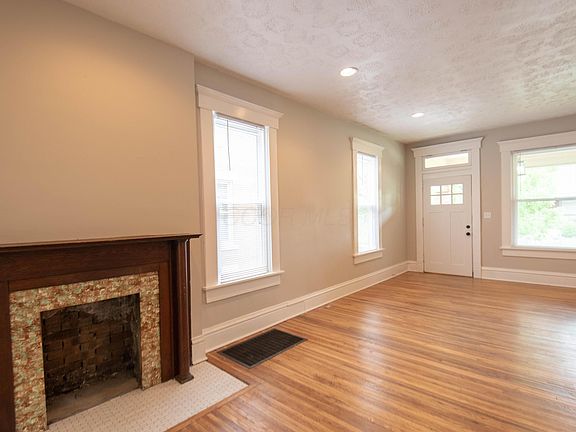 3rd image of 378-380 Stoddart Ave
