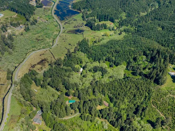 68711 Dixie Rd, North Bend, OR 97459