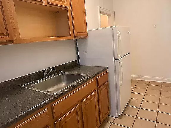 5th image of 40-67 Hampton St #1D