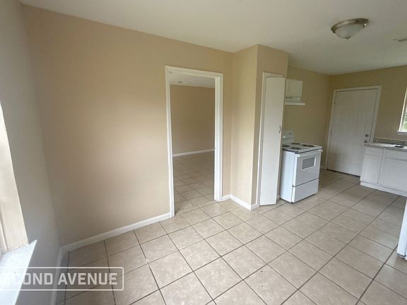 3rd image of 9117 Oak Knoll Ln