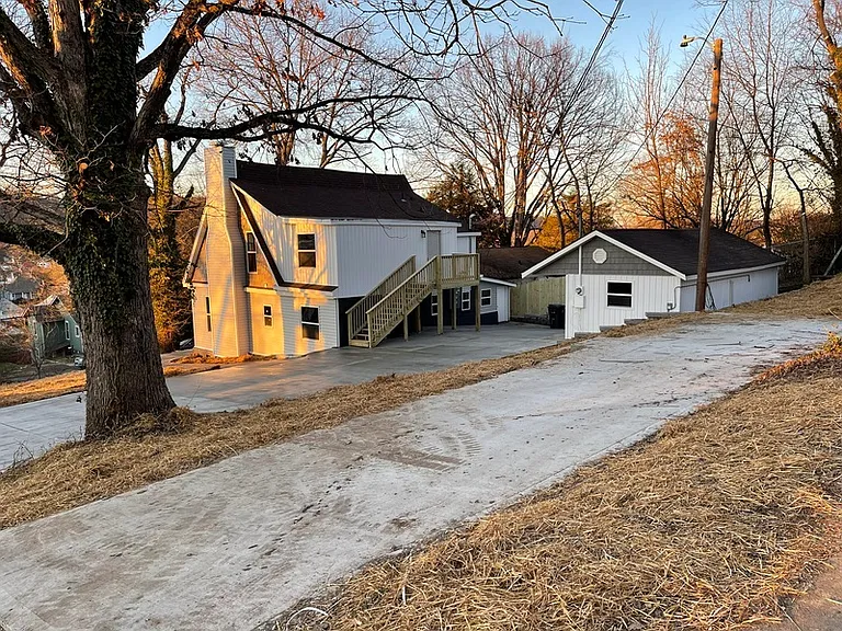 202 E Columbia Ave — Photo 18