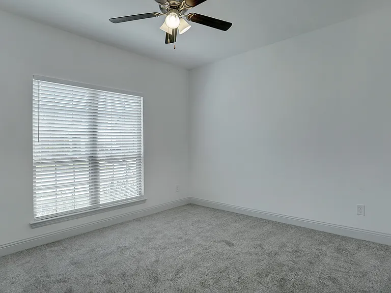 331 Oak Creek Dr — Photo 16