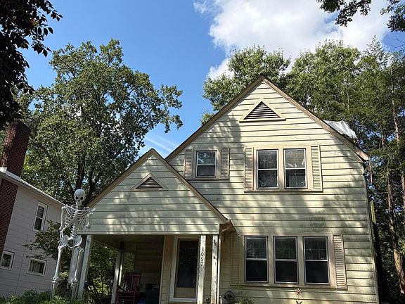 3rd image of 3097 Woodbine Pl