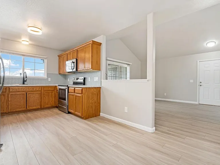 1335 Lake Cir — Photo 4