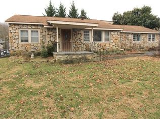 414 Stuart Ln, Gatlinburg, TN 37738