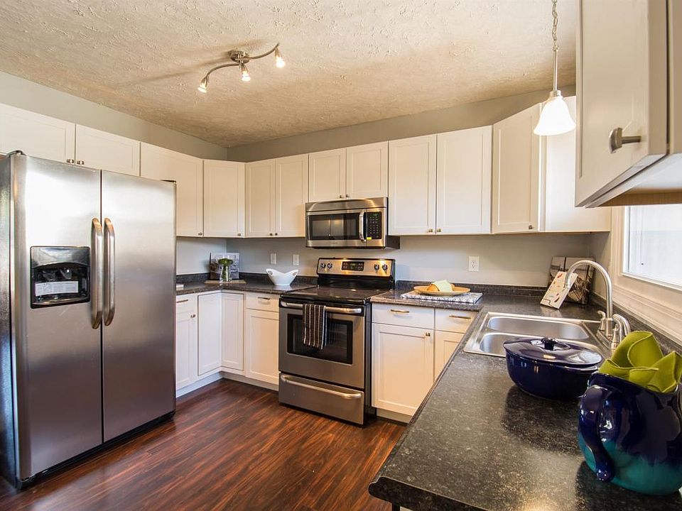 1st image of 140 Cunningham Pl