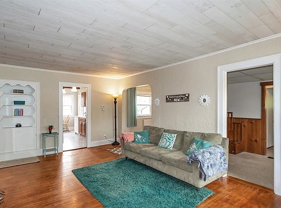 3rd image of 323 N Park Ave