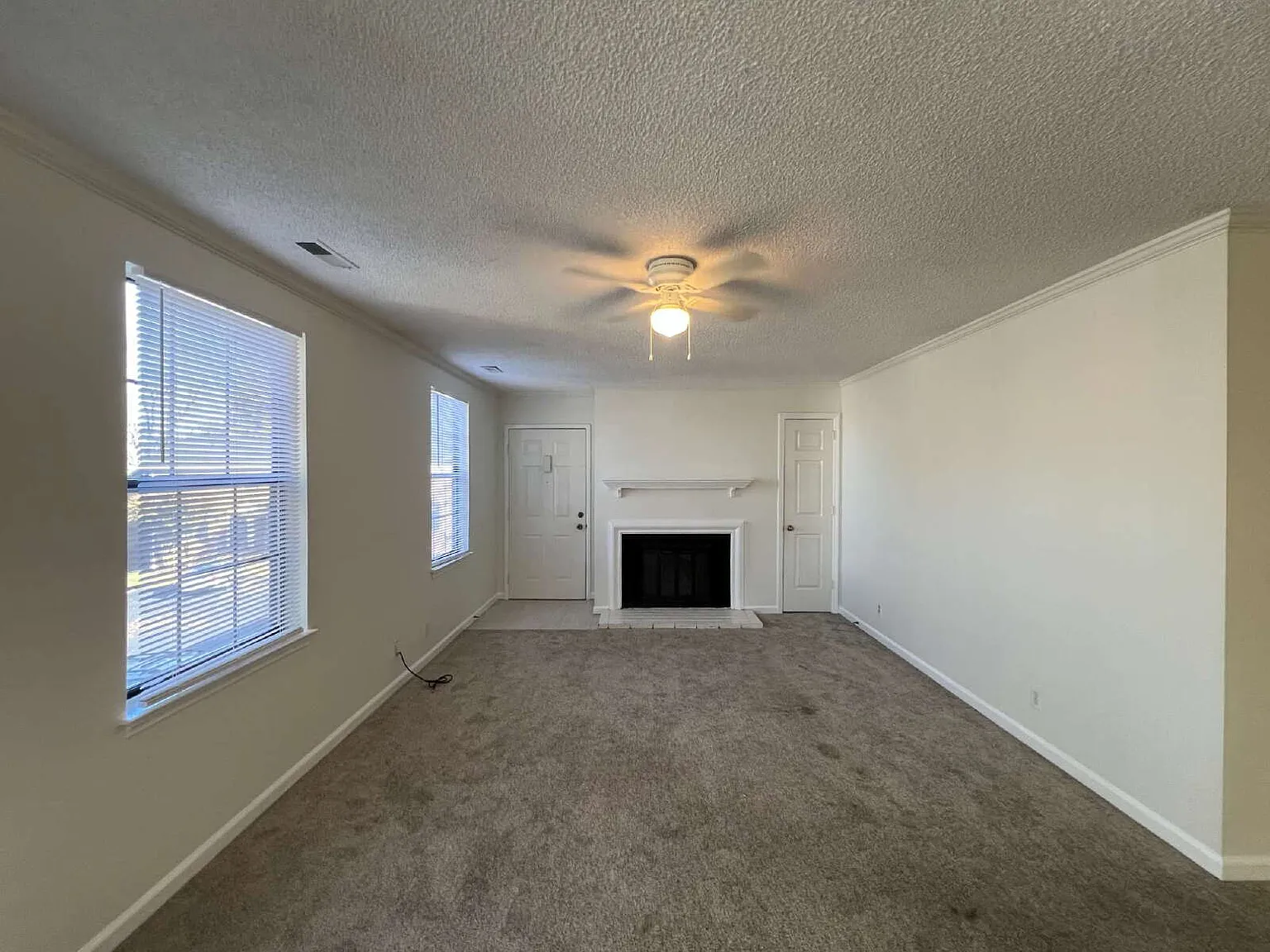 2 bed, 1.5 bath, 990 sqft, $1,800 — Photo 3