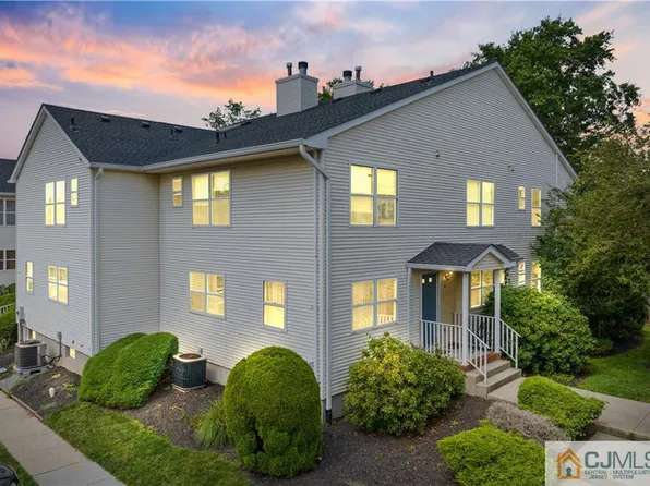 257 Dorset Ct, Piscataway, NJ 08854