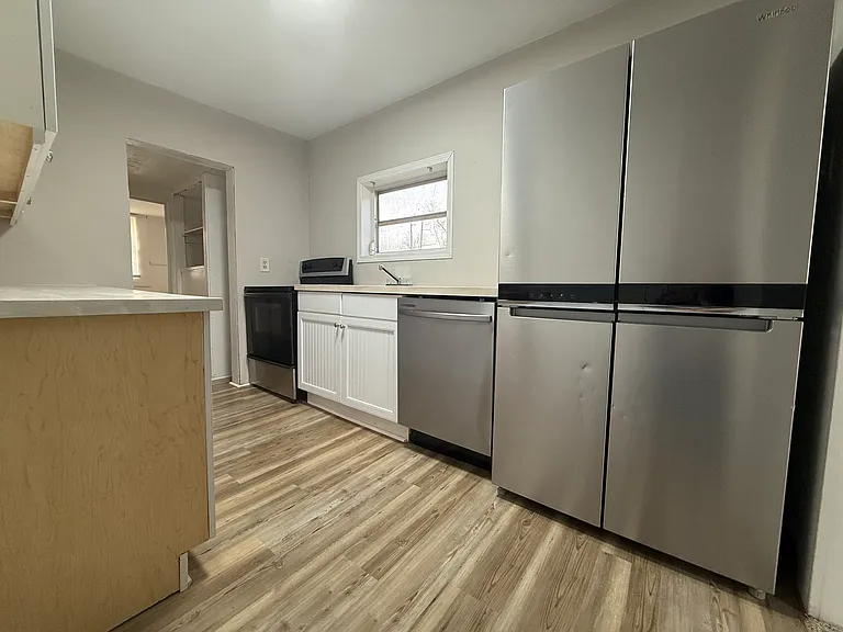 231 N Cotton St — Photo 23