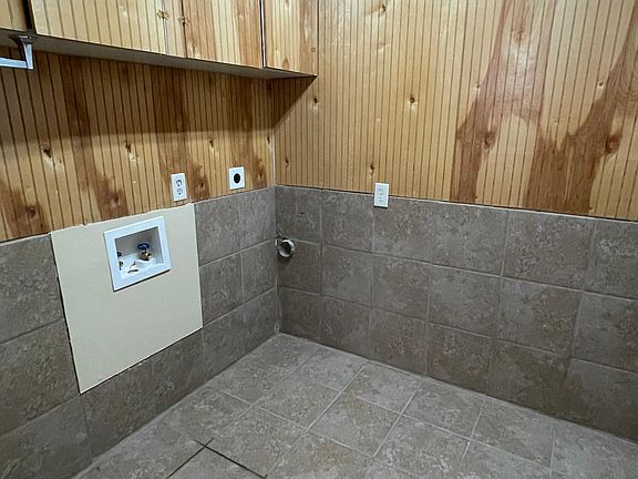 Utility Rm new plumbing good storage