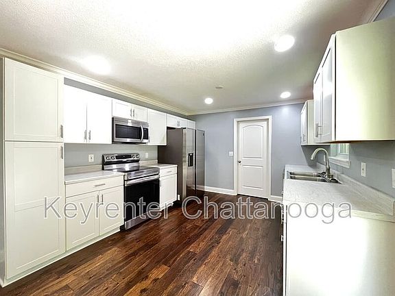 2nd image of 5608 N Elm St