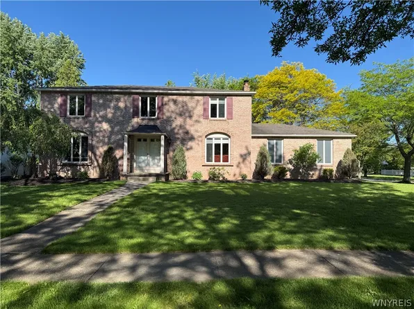 93 Telfair Dr, Williamsville, NY 14221