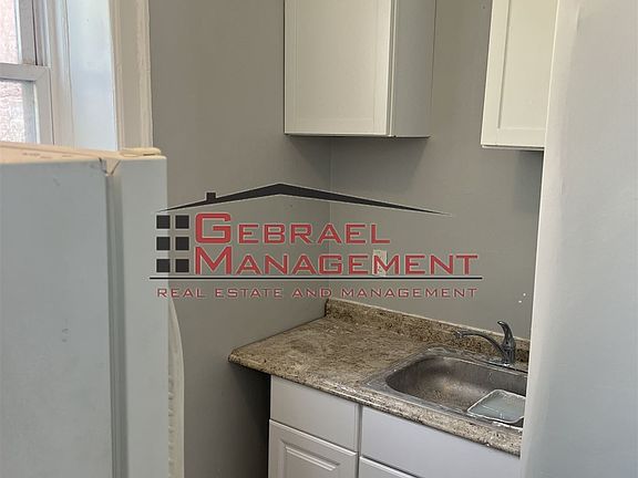 4th image of 3017 W Buena Vista St #B1