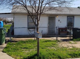 420 10th St, Orange Cove, CA 93646