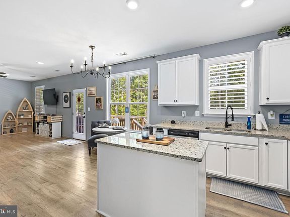 4th image of 296 Robbie Rd