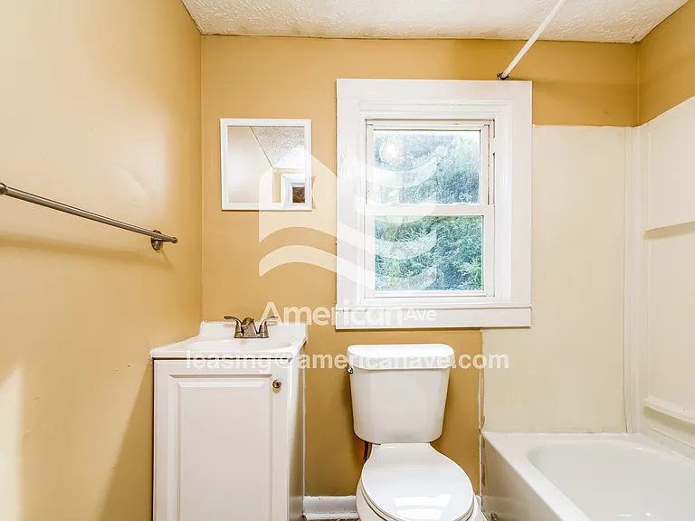 26418_009_wm_-_main_bathroom_13091443.jpg