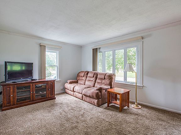 3rd image of 627 N Ardmore Ave