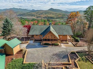 638 Caesars Cove Dr, Hayesville, NC 28904