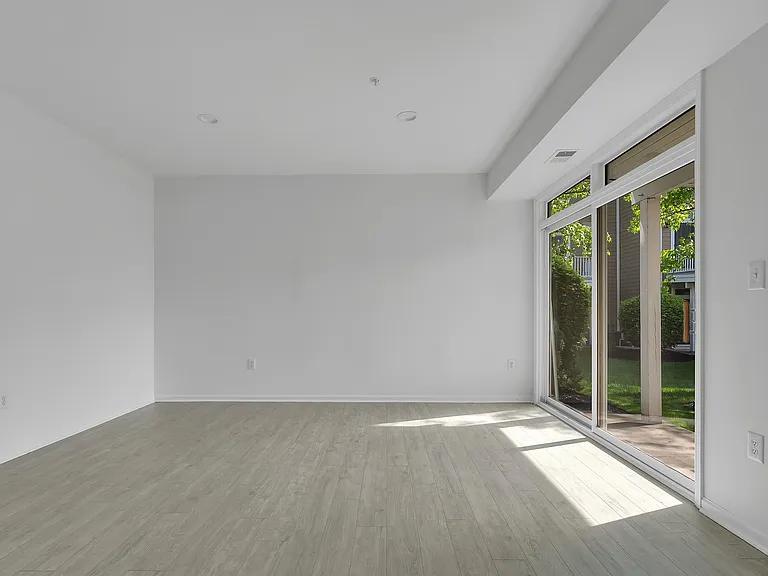 451 Albany Ct — Photo 30