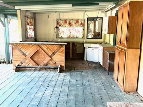 5th image of 16299 Carole Dr