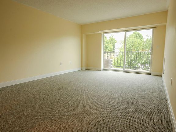 79 Waite St Ext Living Area