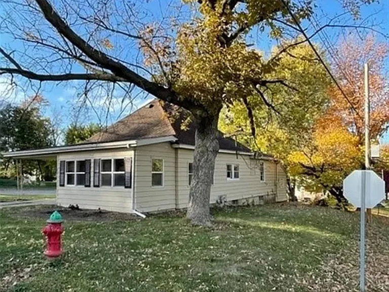 602 W Orchard St — Photo 2