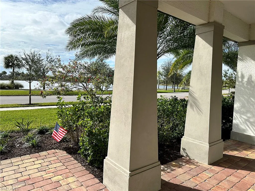 3 bed, 2.5 bath, 2104 sqft, $3,900 — Photo 3