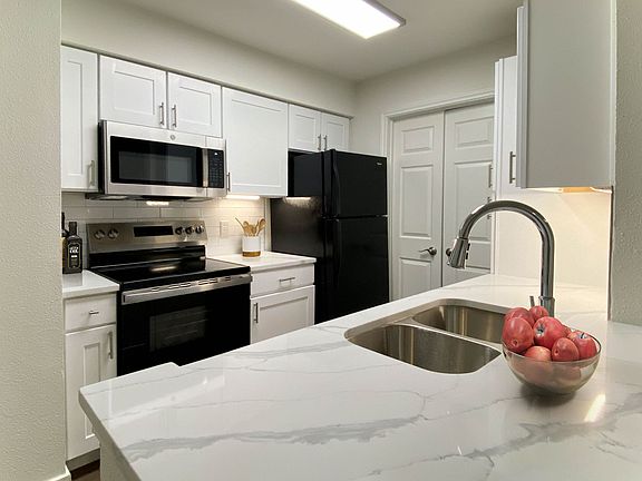 4th image of 3720 W Alabama St #2361373