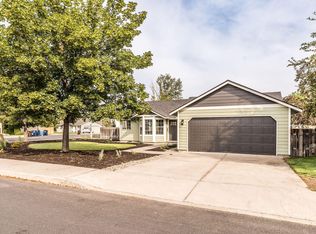 2827 SW Reindeer Ave, Redmond, OR 97756