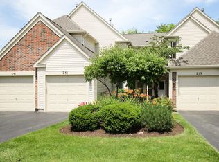 253 University Ln #3, Elk Grove Village, IL 60007