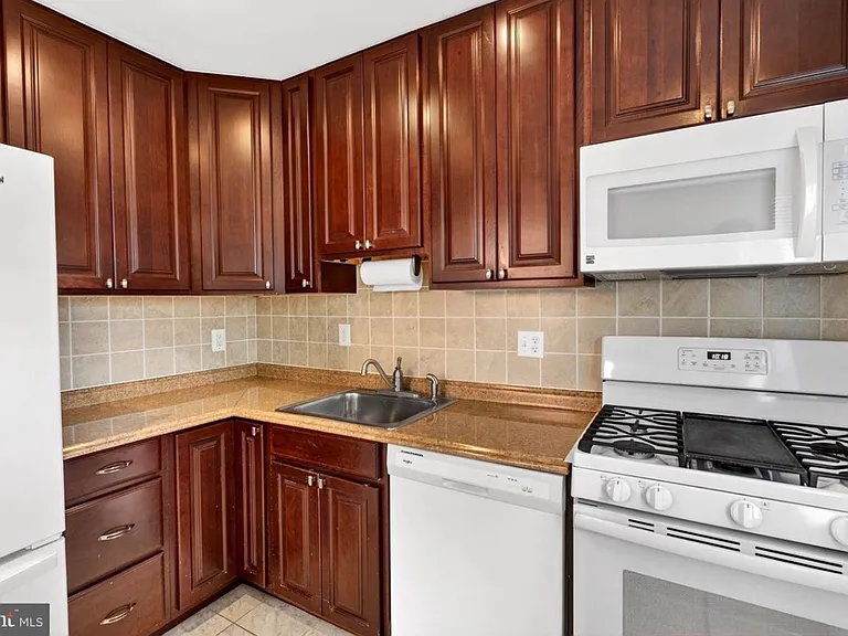 2225 Ellen Ave — Photo 8