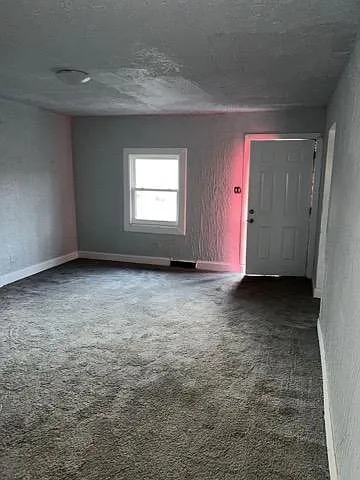 1047 Noble Street - 1 — Photo 4
