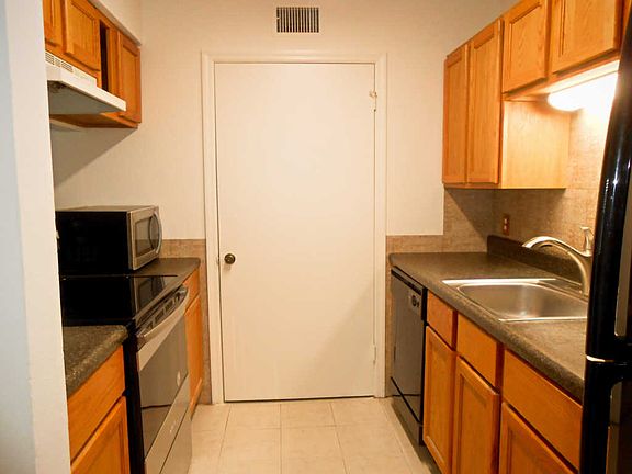 3rd image of 2303 N Congress Ave APT 25