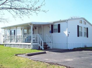 418 Chestnut Dr, Lockport, NY