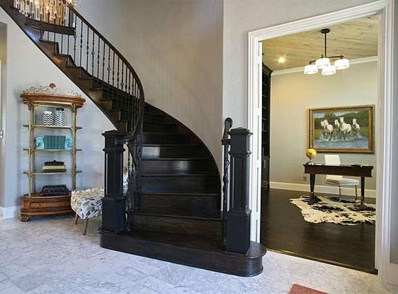 3rd image of 404 Orleans Dr