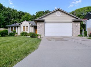 208 Woodcliff Cir, Council Bluffs, IA 51503