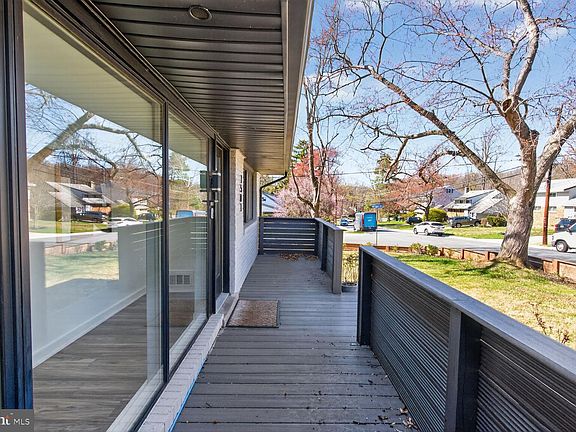 3rd image of 1501 Bradley Ave