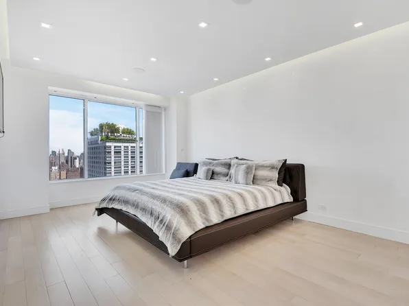 200 East 69th Street image 14 of 26