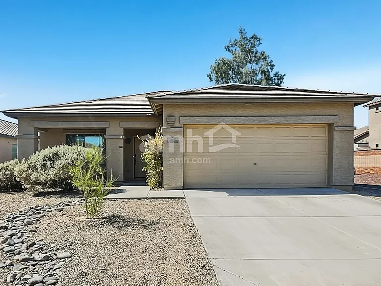 11621 W Lincoln St — Photo 1