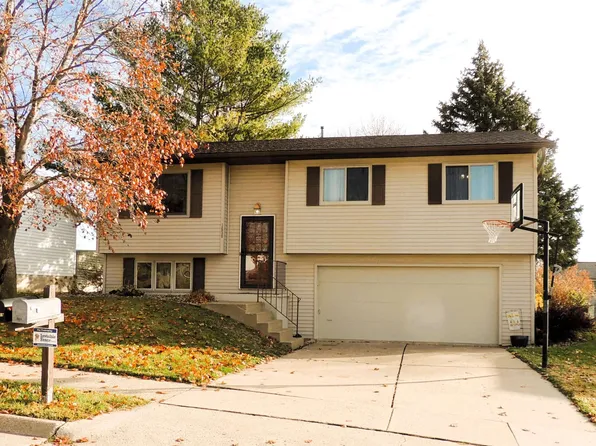 1650 Alicia St, Dubuque, IA 52002