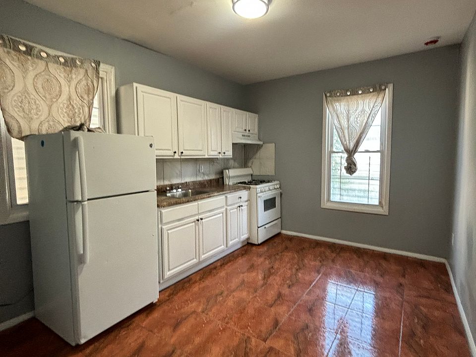1st image of 127 N 14th St Floor 1