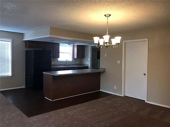 4th image of 700 Meadowdale Dr