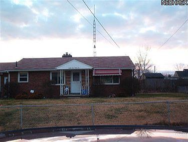 2nd image of 2425 Fletcher Ave NE