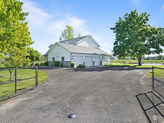 2nd image of 3335 Lanette Circle