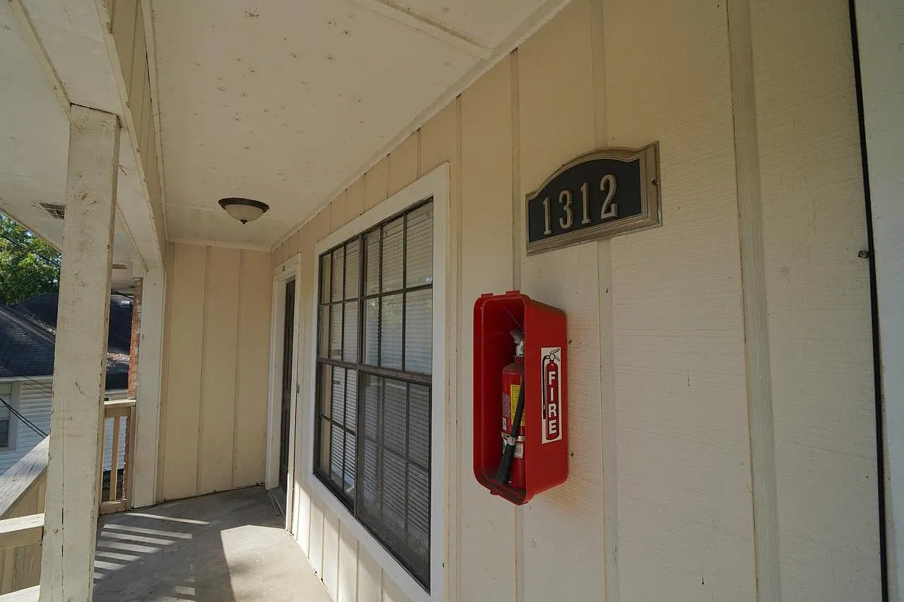 2 bed, 3424 sqft, $1,200 — Photo 2