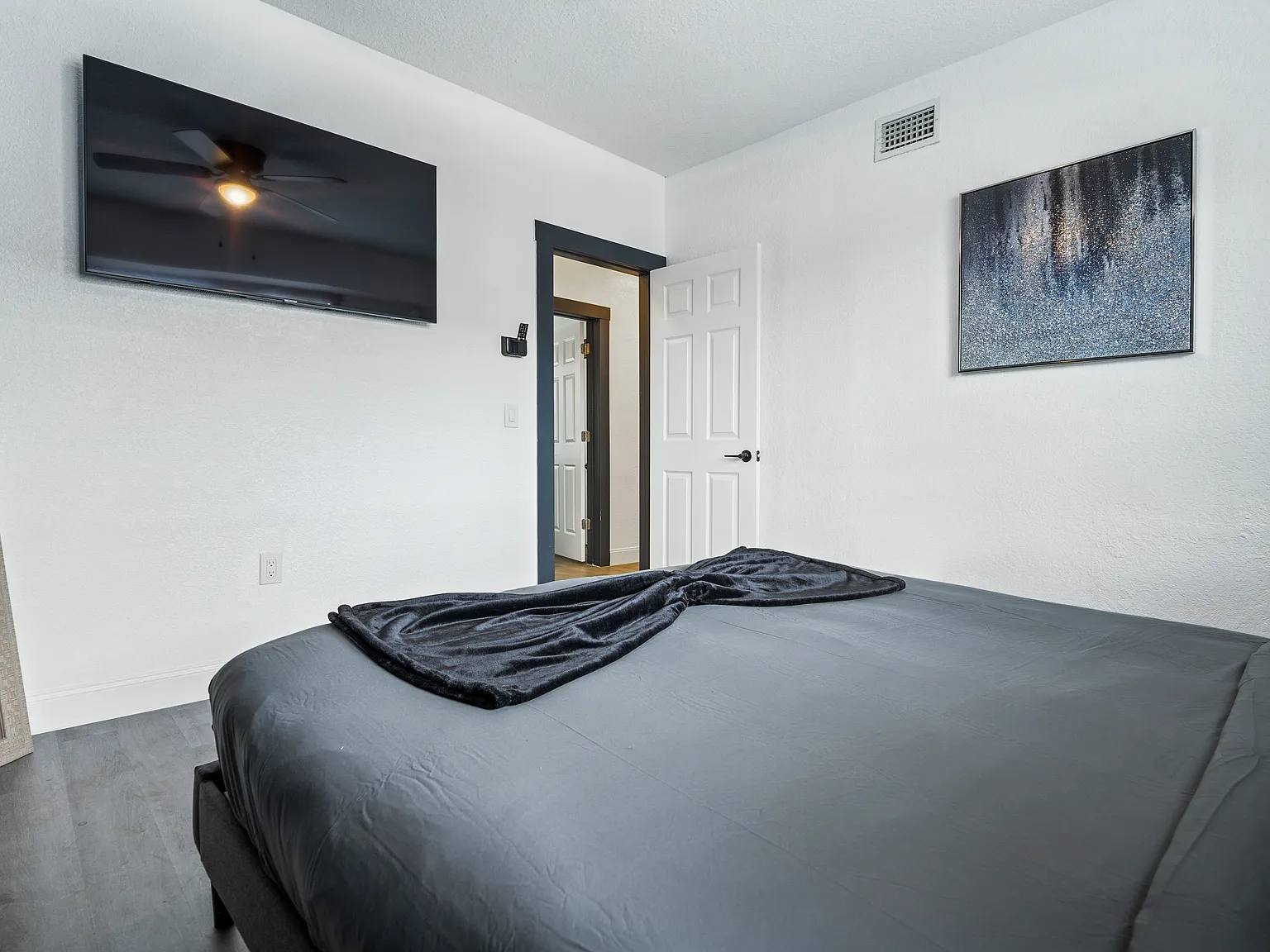 2 bed, 850 sqft, $2,255 — Photo 3