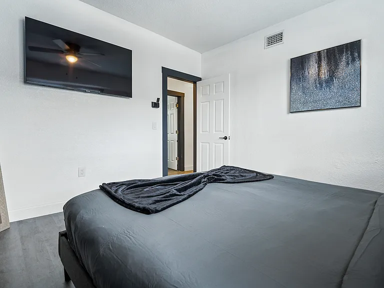 209 W Gladys St #2 — Photo 3