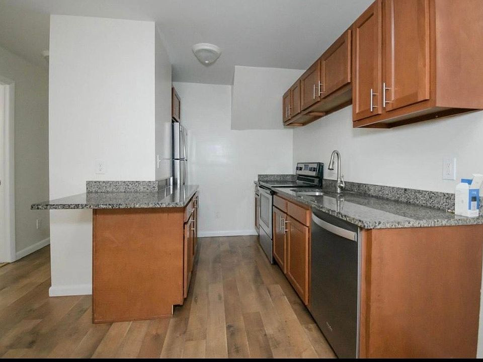 1st image of 112 Morris St #1